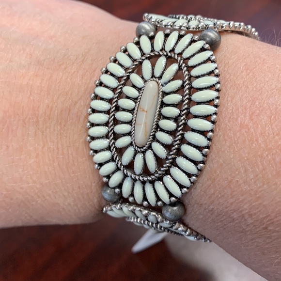 Western Style Natural Stone Needlepoint Stretch Bracelet NWT - Picture 4 of 4